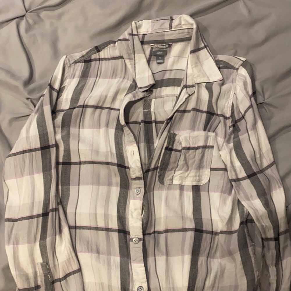 aerie flannel good quality light purple lines in it